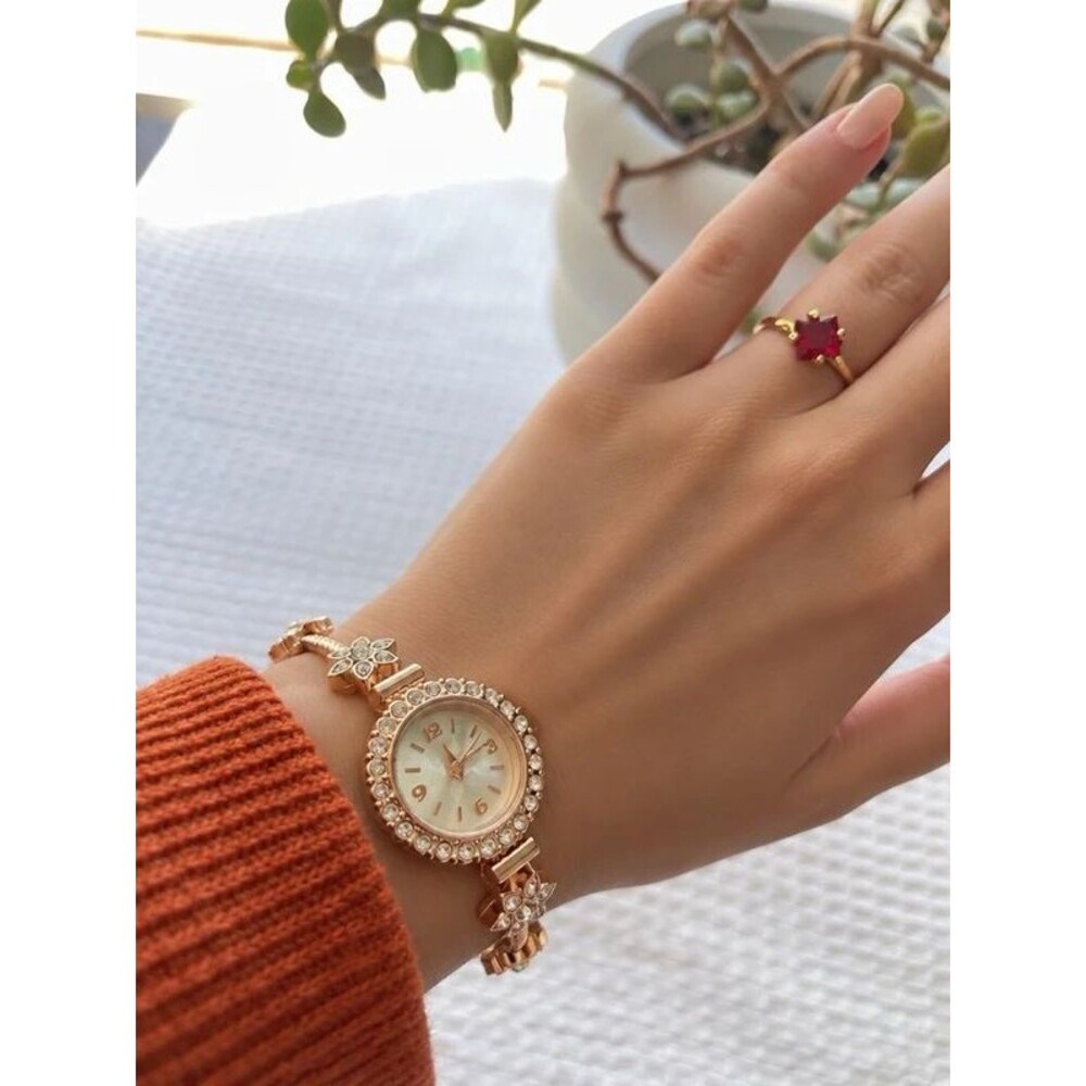 Beautiful Watch - Picture 2 of 4